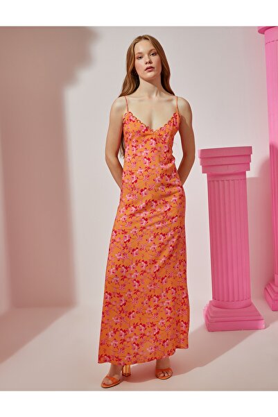 Koton Askılı V Yaka Yırtmaçlı Uzun Elbise