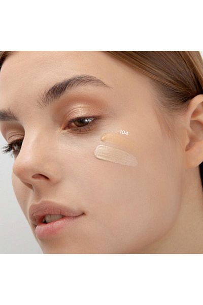 INGLOT 104 Model Duo Concealer and Illuminator - with Coverup and Highlight Effect