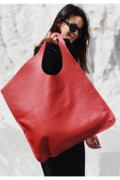 Veskemann حقيبة يد من الجلد الطبيعي باللون الأحمر غير المتماثل