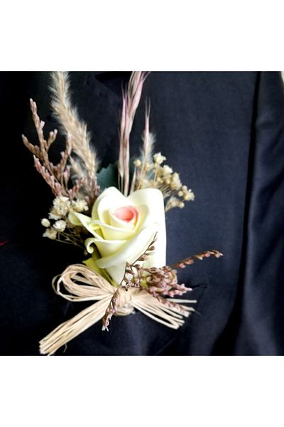 Lora Davet Κρέμα Boutonniere για τον γαμπρό και τους φίλους του