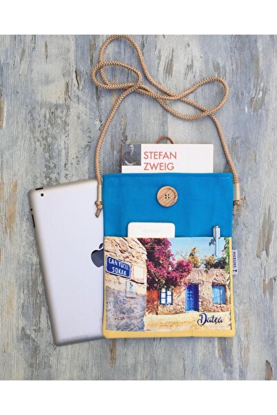 Smyrna Askılı Kitap / Tablet / Ebook Çantası – Kılıfı ( Datça Sokak , Mavi)