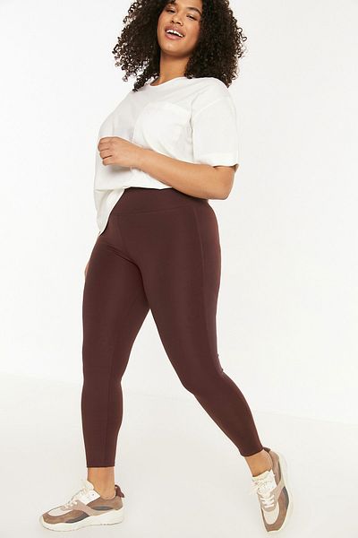 Trendyol Curve Braune gestrickte Sportstrumpfhose mit Raffung TBBSS22TY0020
