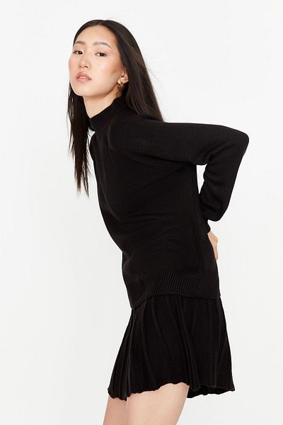 Trendyol Collection Schwarzer Strick-Top-Set mit Faltenrock TWOAW23AU00184