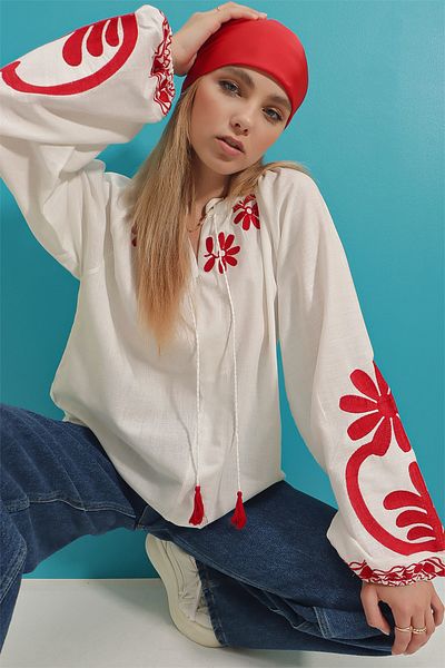 Trend Alaçatı Stili Women's Red Collar Collar Sleeves and Front Embroidery Linen Woven Blouse ALC-X9054