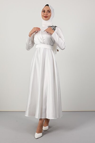 Giza Giyim Rochie de seara din satin alb - detaliata pe umeri