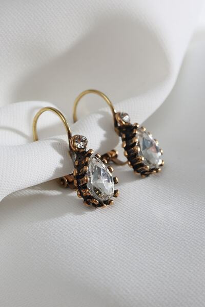 Süspüs Accessories Küçük Damla Model Beyaz Taşlı Otantik Küpe