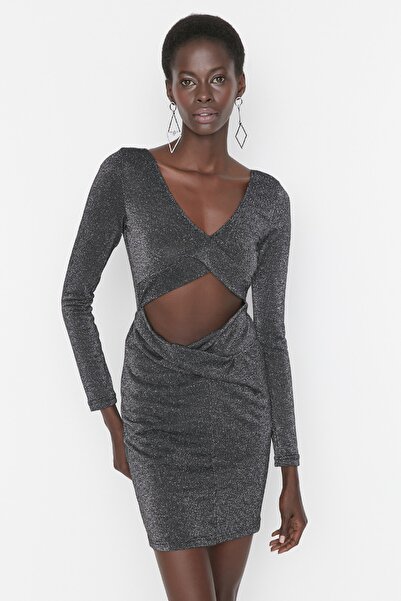 Trendyol Collection Pletené krátké elegantní večerní šaty - Antracitový detail límečku TPRAW22EL2447