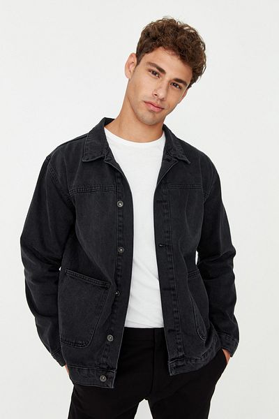 Trendyol Collection Anthrazitfarbene Jeansjacke mit normaler Passform TMNAW23CE00011