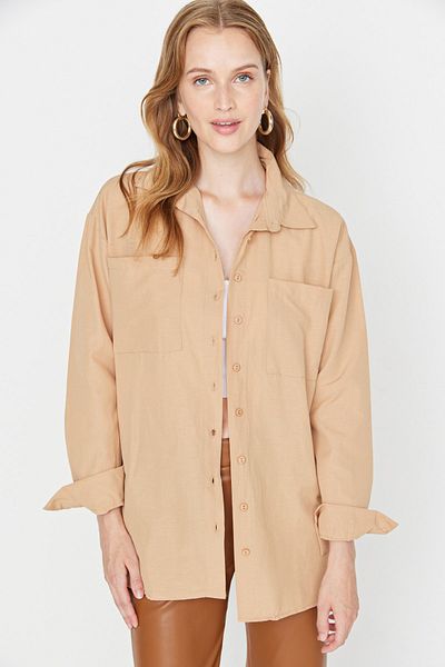 Trendyol Collection Detailní košile s velbloudím zády TWOAW23GO00330