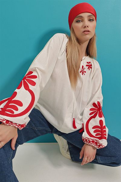 Trend Alaçatı Stili Women's Red Collar Collar Sleeves and Front Embroidery Linen Woven Blouse ALC-X9054
