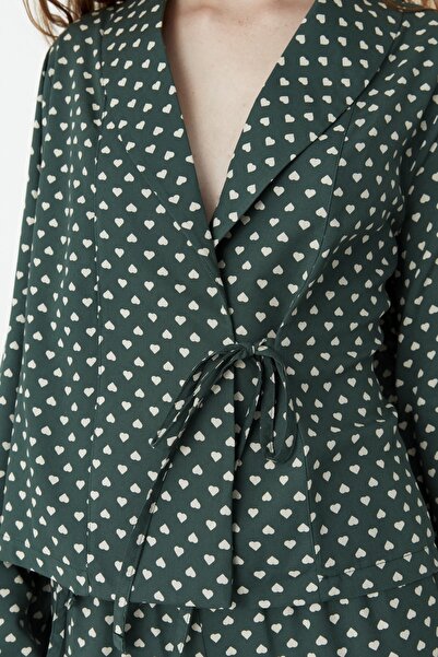 Trendyol Collection Set de pijamale țesute din viscoză cu detaliu de legare inimă verde THMAW22PT0300