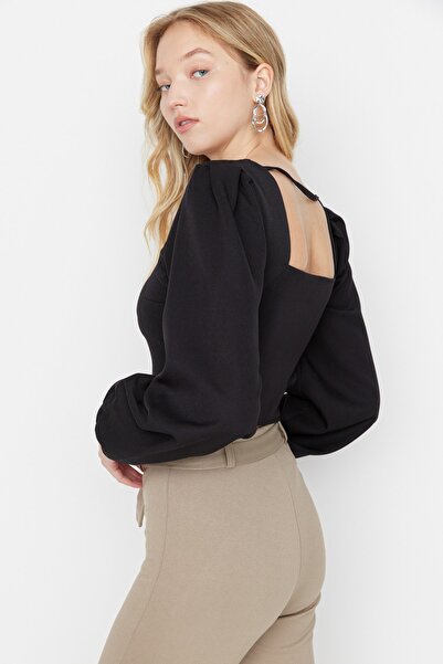Trendyol Collection Tkaná halenka Black Crop Sweetheart s dlouhým rukávem TWOSS21BZ0236