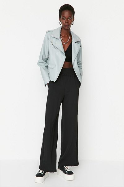 Trendyol Collection Schwarze Webhose mit weitem Bein und elastischem Bund TWOSS22PL00024