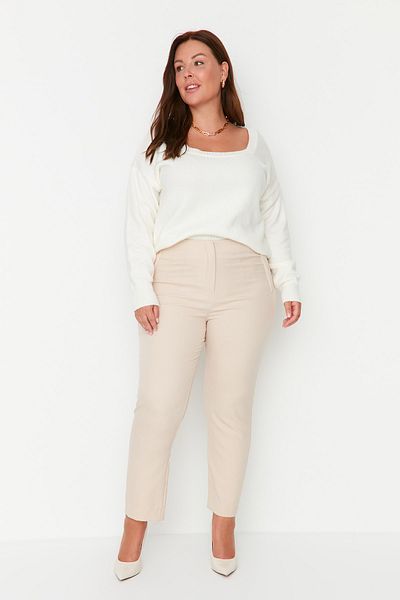 Trendyol Curve Beige Zigarettenhose in Übergröße – Fleto Pocket, Webstoff TBBAW23AR00015