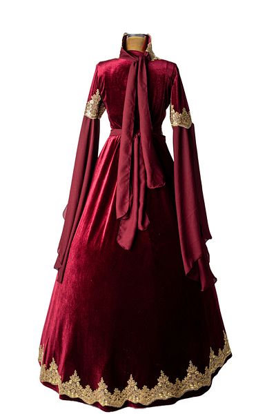 DolunayModa قفطان بيندالي للموسم الجديد من الدانتيل الذهبي