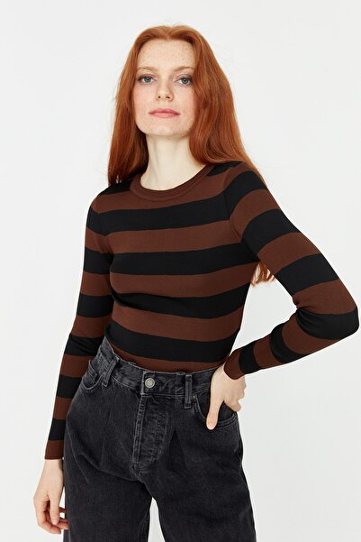 Συλλογή Trendyol Πλεκτό πουλόβερ σε καφέ χρώμα TWOAW23KZ01512