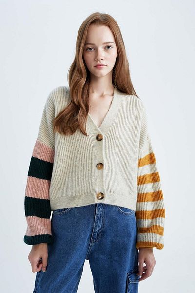 DeFacto Cool Regular Fit V-Neck Buttoned Knitted Cardigan