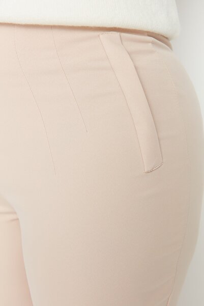 Trendyol Curve Beige Zigarettenform-Hosen mit hoher Taille und knöchellangen Stoffhosen TBBAW23AR00015