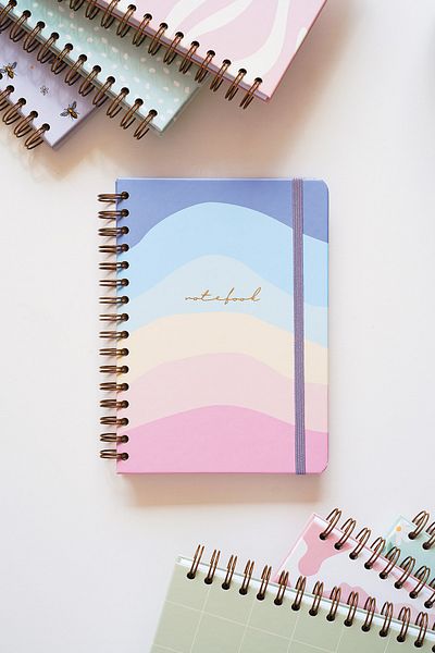 Matt Notebook دفتر ملاحظات مقاس A5 مقاس 15 × 21 سم ومبطن ومرن وغير مؤرخ بألوان قوس قزح