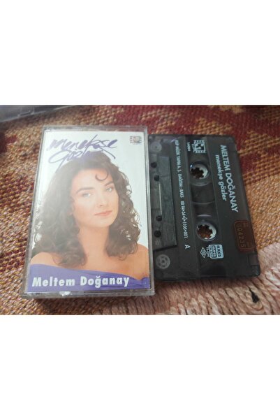 Boz Müzik طباعة زجاجية للعيون البنفسجية من ميلتم دوغاناي