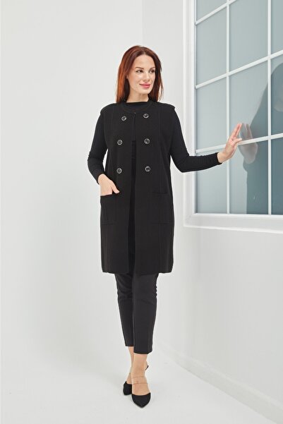 Fresh&Moda Matka pletená černá dlouhá vesta s kapsami a detailem na knoflík