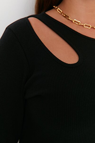 Trendyol Curve Μαύρο κομμένο με λεπτομέρεια μίντι πλεκτό φόρεμα TBBAW23AH00064