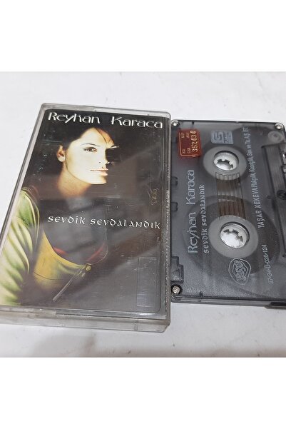 Boz Müzik Reyhan Karaca Sevdik Sevdalandık Glass Print