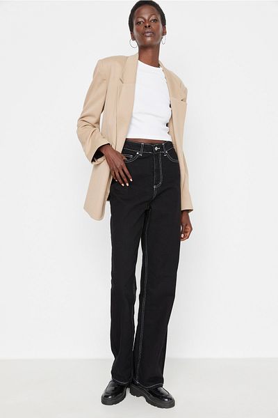 Trendyol Collection Schwarze, lange, gerade Jeans mit Kontrastnähten und hoher Taille TWOAW22JE0719