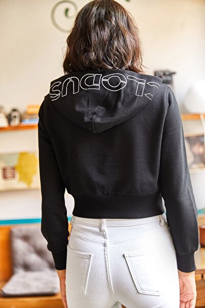 Olalook Kadın Siyah Kapüşonu Baskılı Yumuşak Dokulu Crop Sweatshirt SWT-19000559