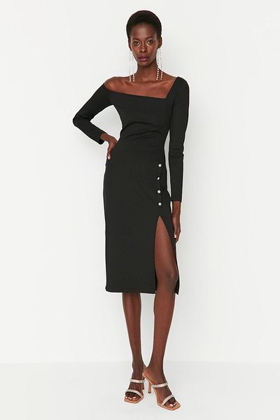 Trendyol Collection Detailní pletené elegantní večerní šaty s černým kamenem TPRAW23EL00268
