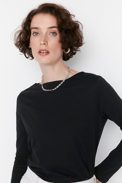 Trendyol Collection Czarny T-shirt z dekoltem w łódkę, dzianinowy, podstawowy TWOAW21TS0111