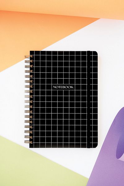 Matt Notebook 17x24 Cm Caiet de note cu copertă rigidă cu spirală elastică în carouri negru