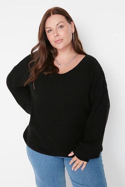 Trendyol Curve Black V-Neck Low Shoulder Knitwear Sweater TBBAW23AN00118