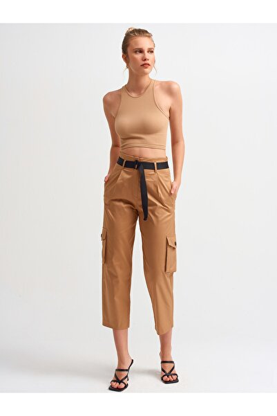 Dilvin Θηλυκή αθλήτρια καμήλας