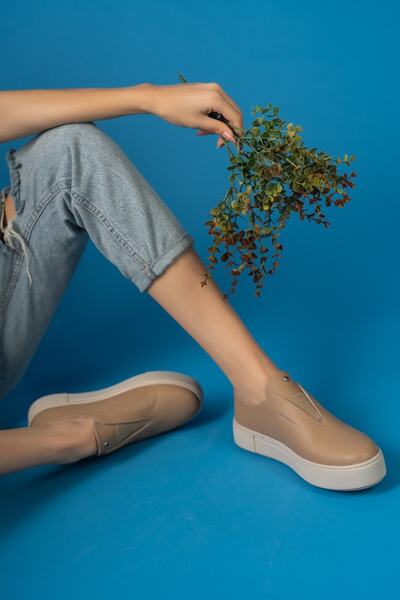 PASSAGE SHOES بيج - 2055 حذاء رياضي نسائي من الجلد الطبيعي