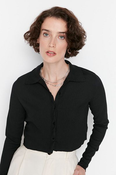 Trendyol Collection Βολάν με λαιμό πόλο με μαύρα κουμπιά/Πλεκτή μπλούζα με ανάγλυφη υφή TWOAW22BZ0241