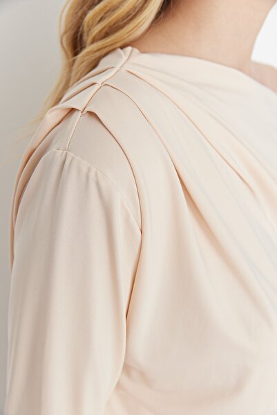 Trendyol Collection Stretch pletená halenka s asymetrickým límcem a splývavým designem – TWOAW21BZ1383