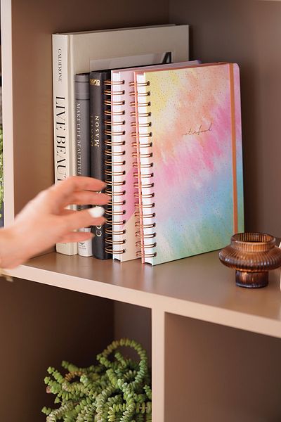 Matt Notebook 17x24 Cm Caiet de note cu copertă rigidă cu spirală elastică Curcubeu cu rigle