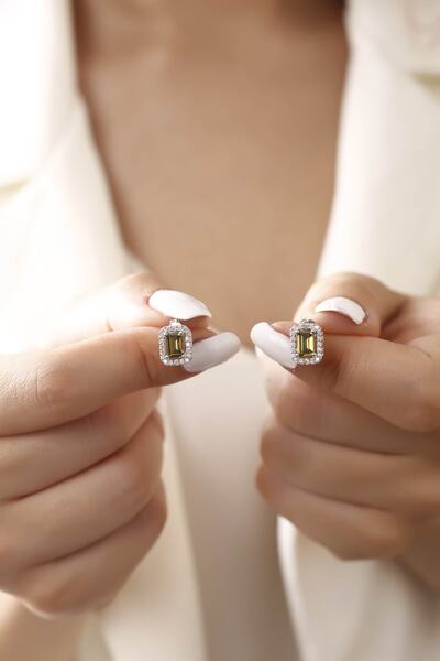 SARIASLAN Kadın Haki Yeşil Baget Taşlı Gümüş Küpe