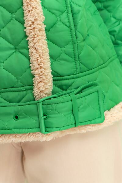Trend Alaçatı Stili Γυναικείο καπιτονέ παλτό με πράσινο διπλό γιακά με εσωτερική γούνινη ζώνη μέσης ALC-X9108