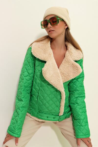 Trend Alaçatı Stili Γυναικείο καπιτονέ παλτό με πράσινο διπλό γιακά με εσωτερική γούνινη ζώνη μέσης ALC-X9108