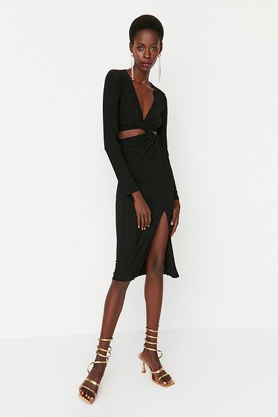 Trendyol Collection Schwarzes, detailliertes, elegantes Abendkleid mit Ausschnitten TPRAW23EL00121
