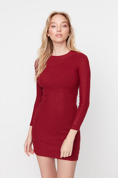 Trendyol Collection Weinrotes, tailliertes Mini-Stehkragen-Bleistiftkleid aus geripptem, flexiblem Strick TWOAW21EL2244