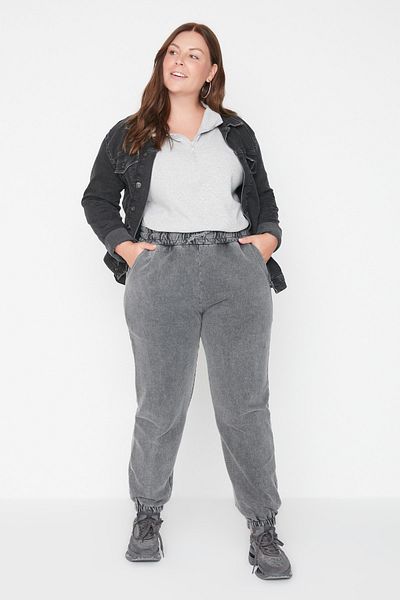 Trendyol Curve Große Größen in Sweathose - Grau - Loose