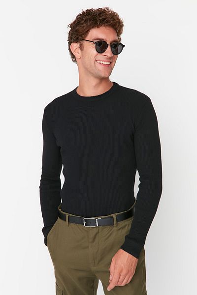 Trendyol Collection Schwarzer Herren-Pullover mit Rundhalsausschnitt – Baumwolle, schmale Passform TMNAW23KZ00195