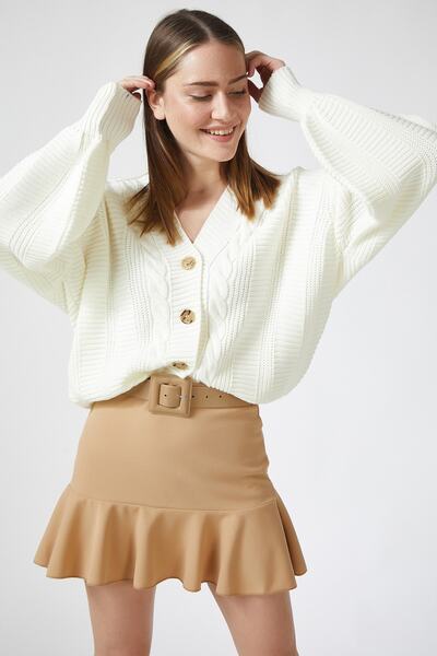 Happiness İstanbul Ecrufarbene Strickjacke mit geflochtenen Ballonärmeln für ...