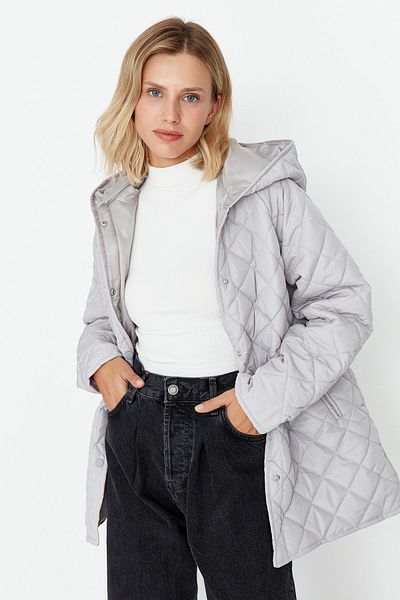 Trendyol Collection Šedý nepromokavý prošívaný kabát s kapucí TWOAW23MO00131