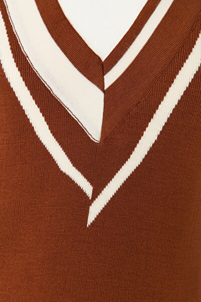 Trendyol Collection Barva Blocked Brown Mini Knitwear Šaty - TWOAW23EL00197