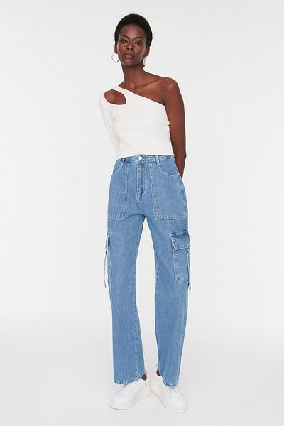 Trendyol Collection Blaue Jeans mit hoher Taille und weitem Bein und Cargo-Taschen TWOSS22JE0657
