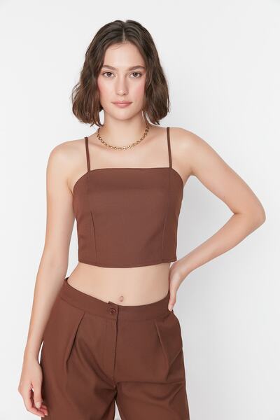 Trendyol Collection Barna szövött pántos blúz TWOAW23BZ00350